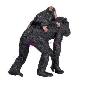 Шимпанзе с бебе